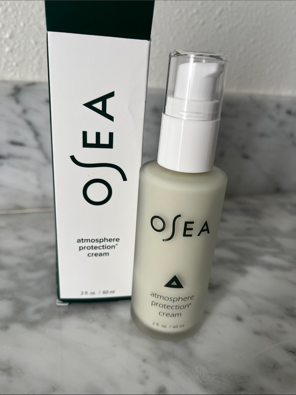 Sea Atmosphere Protection Cream — White and Green Accents